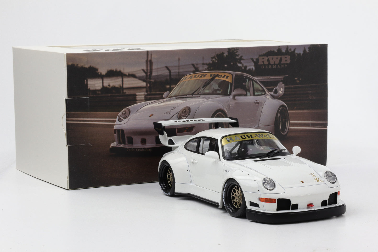 1:18 WERK83 Porsche 911 993 RWB Rauh-Welt Germany Sidney Osechi G2.2 weiss
