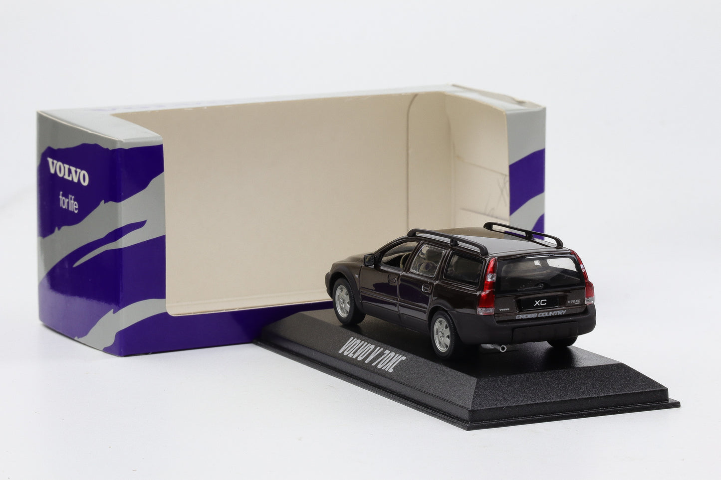 1:43 Minichamps Volvo V 70XC Cross Country braun metallic Dealer