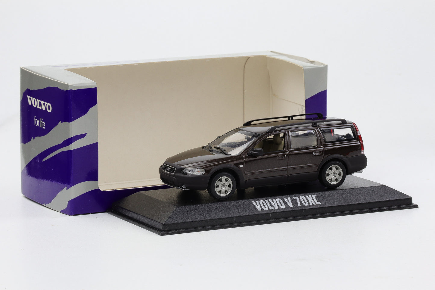 1:43 Minichamps Volvo V 70XC Cross Country braun metallic Dealer