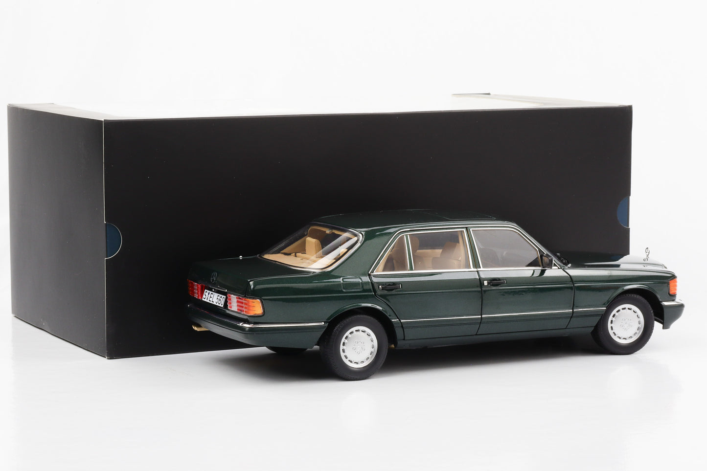 1:18 Norev Mercedes-Benz 560 SEL S-Klasse W126 1985 malachitgrün Dealer