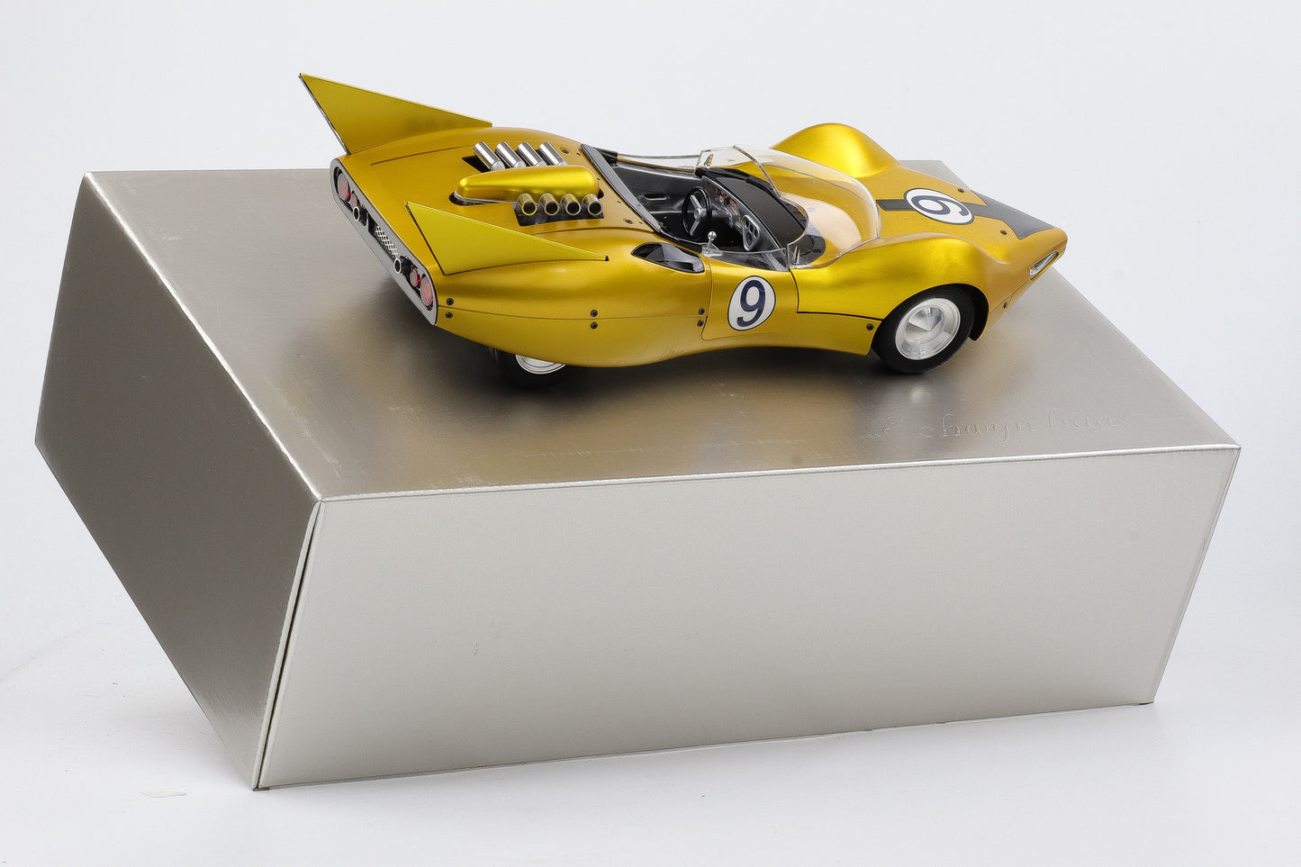 1:18 Schwyn Haas Speed Racer Shooting Star #9 ALUMINIUM Gold Version
