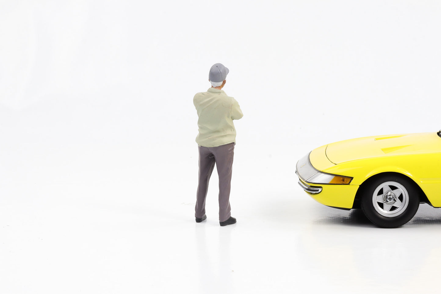 1:18 Figur Mann mit Cap Weekend Car Show Zuschauer Diorama Figuren
