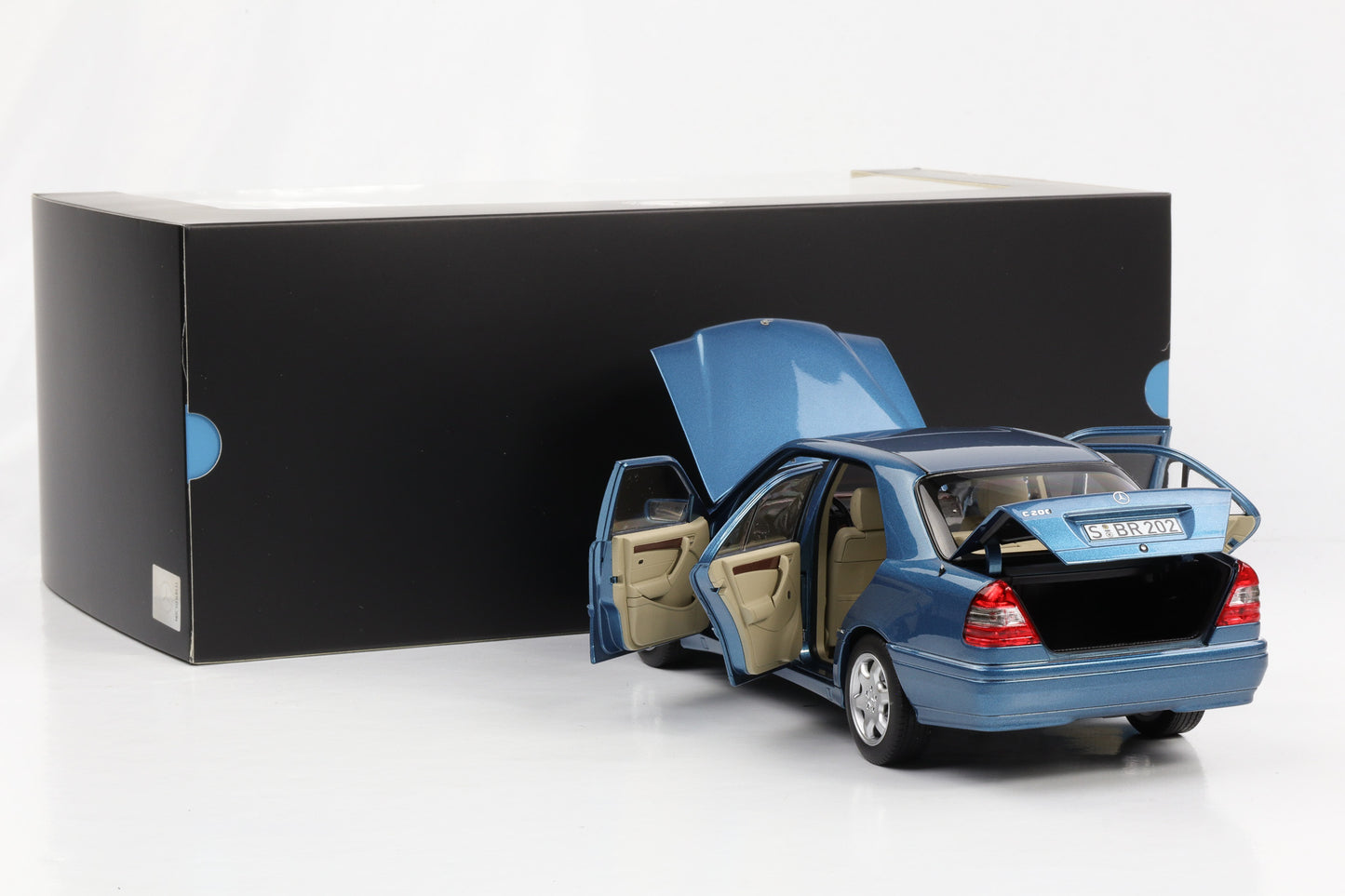 1:18 Mercedes-Benz C 200 W202 Limousine 1997 Aquamarinblau Norev Dealer limited