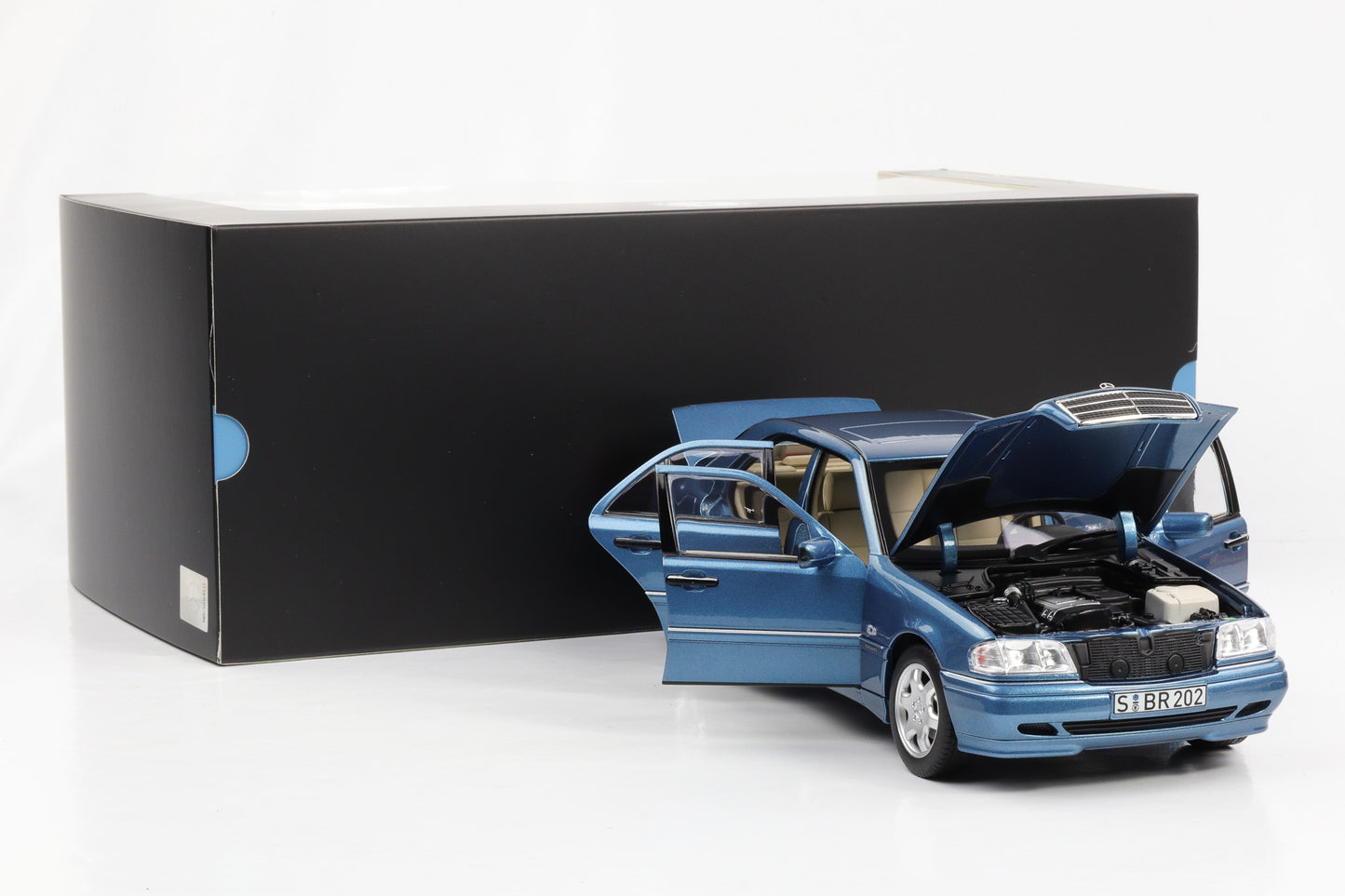 1:18 Mercedes-Benz C 200 W202 Limousine 1997 Aquamarinblau Norev Dealer limited