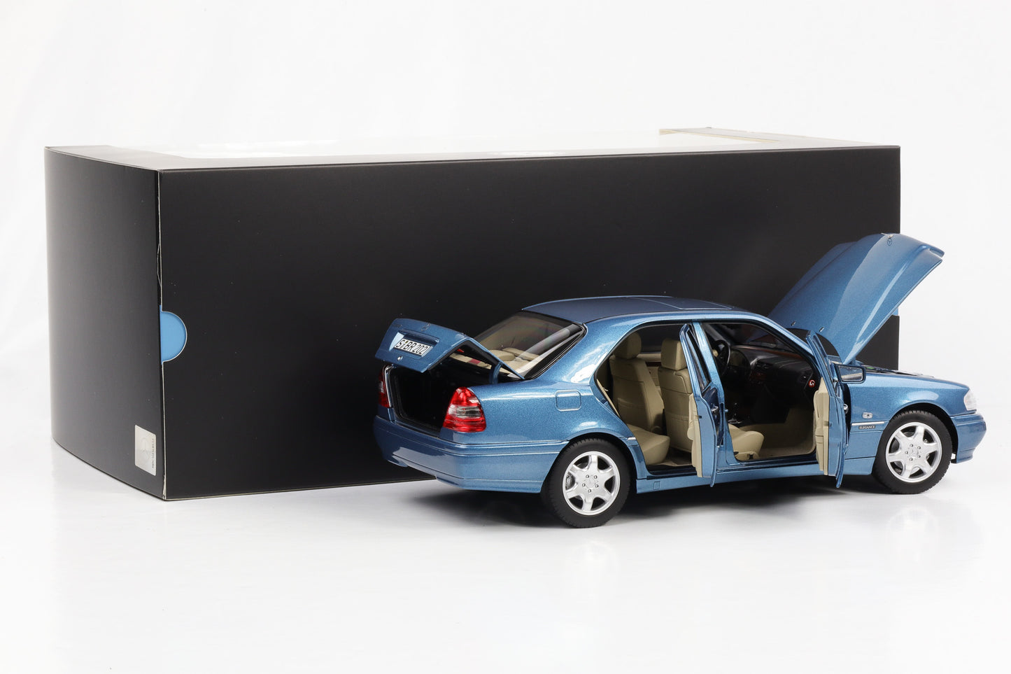 1:18 Mercedes-Benz C 200 W202 Limousine 1997 Aquamarinblau Norev Dealer limited