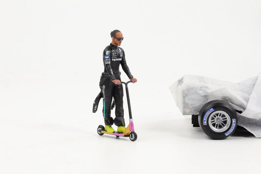 1:18 Cartrix Figur F1 Hamilton Skate Scooter 2021 Figuren Diorama Formel 1