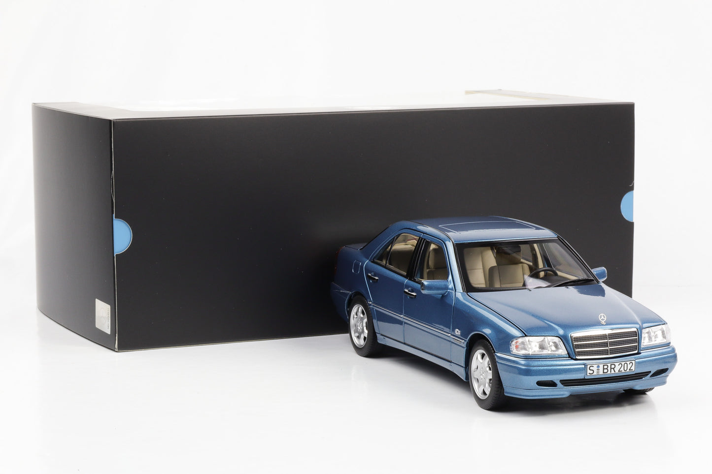 1:18 Mercedes-Benz C 200 W202 Limousine 1997 Aquamarinblau Norev Dealer limited