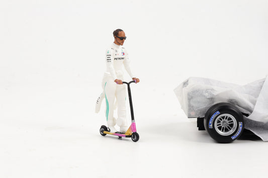 1:18 Cartrix Figur F1 Hamilton Skate Scooter 2016 Figuren Diorama Formel 1