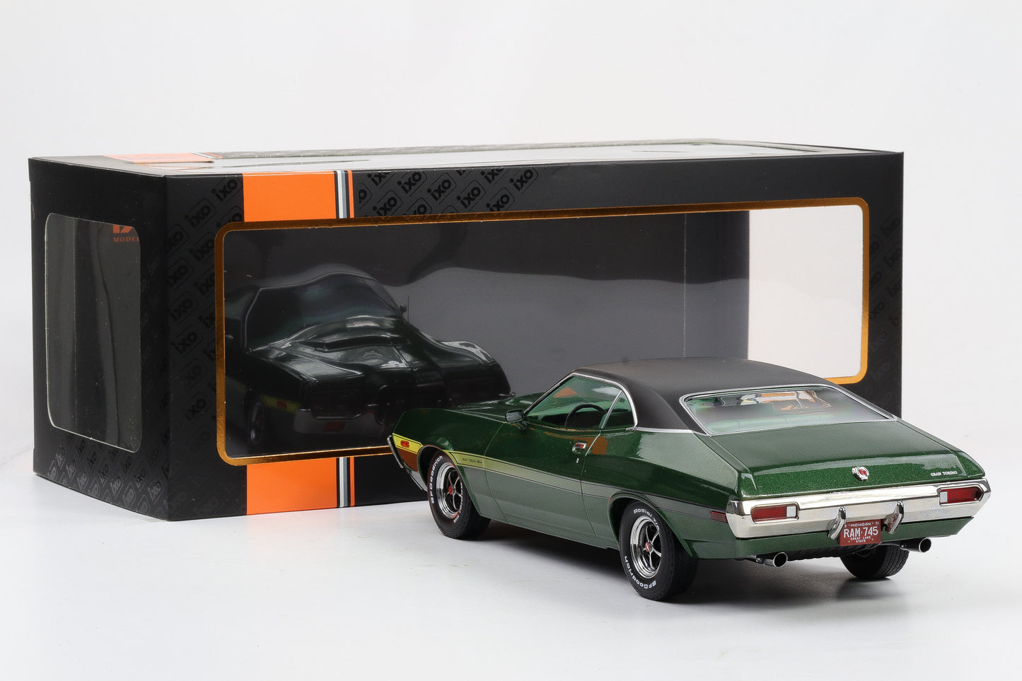 1:18 IXO Ford Gran Torino Movie Eastwood Sport 2-Door 1972 greenmetallic