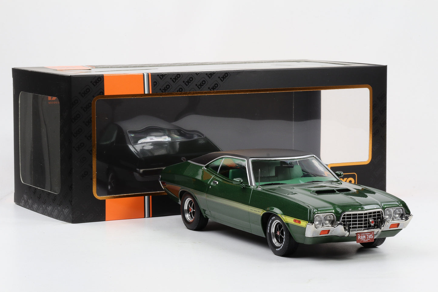 1:18 IXO Ford Gran Torino Movie Eastwood Sport 2-Door 1972 greenmetallic