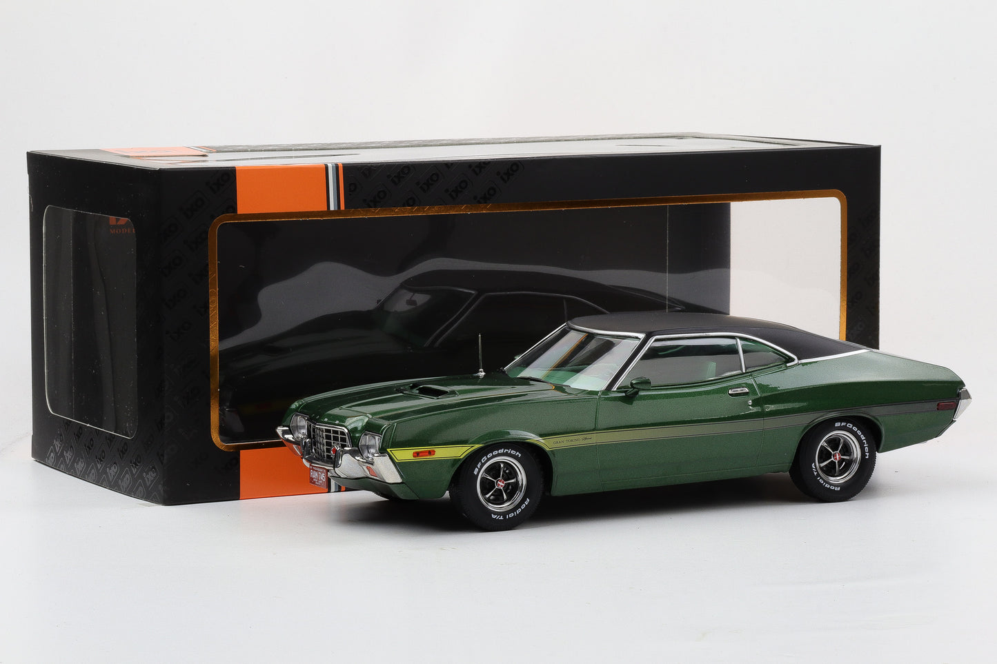 1:18 IXO Ford Gran Torino Movie Eastwood Sport 2-Door 1972 greenmetallic