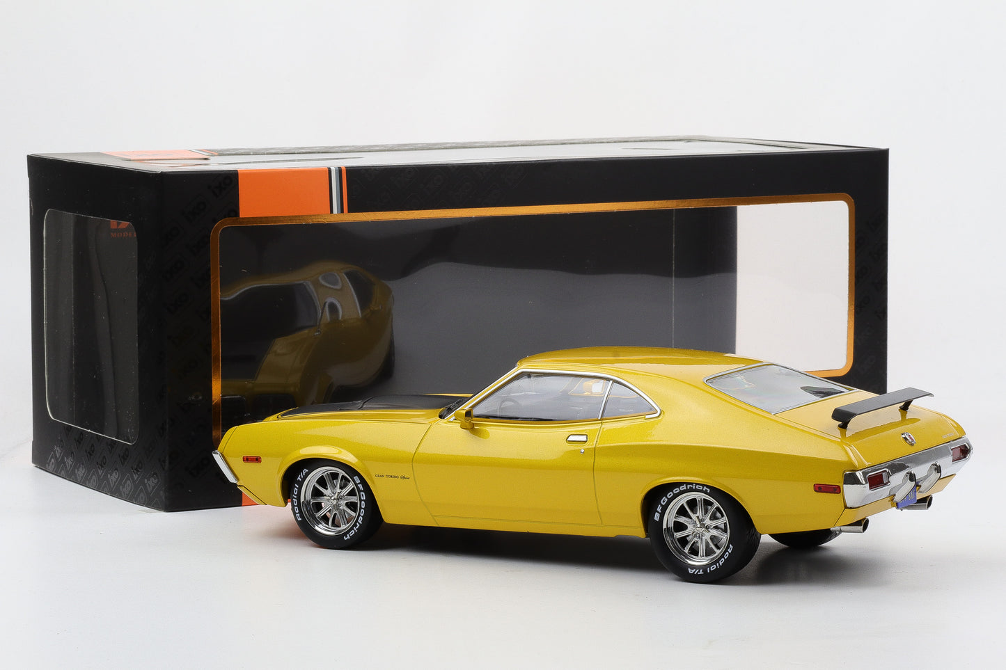 1:18 IXO Ford Gran Torino Sport 2-Door 1972 gelb diecast