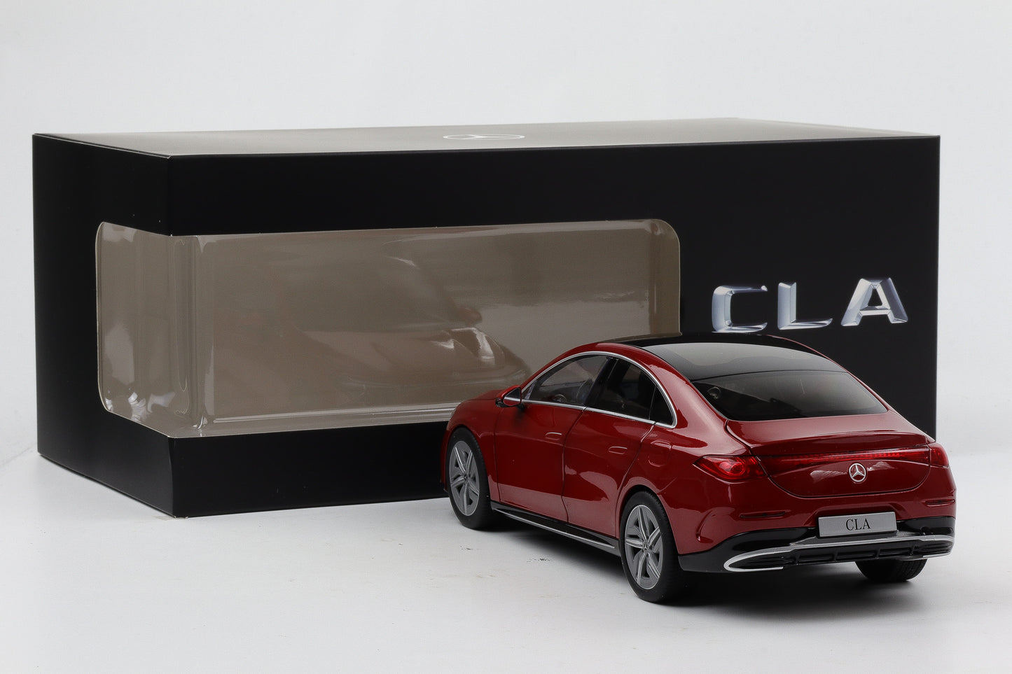 1:18 NZG Mercedes Benz CLA 2025 Modell C174 4-door patagonienrot Dealer