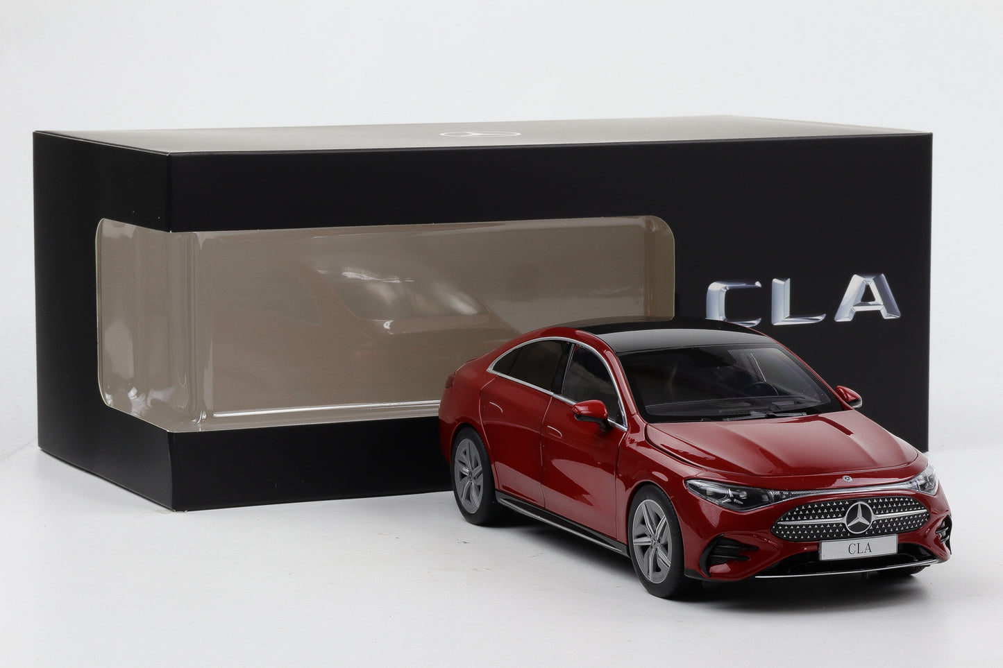 1:18 NZG Mercedes Benz CLA 2025 Modell C174 4-door patagonienrot Dealer