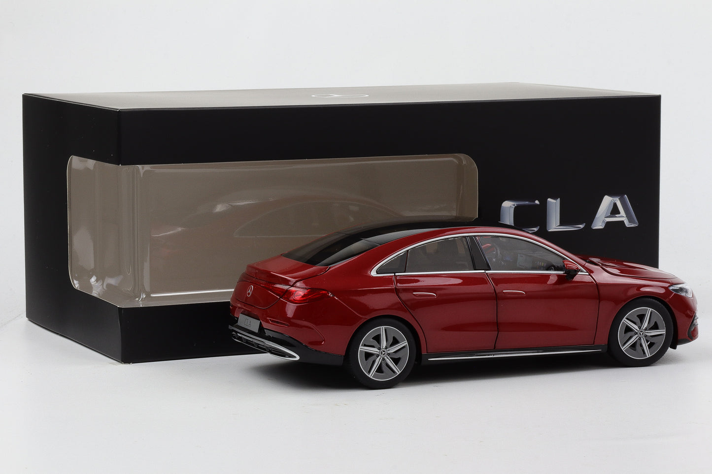 1:18 NZG Mercedes Benz CLA 2025 Modell C174 4-door patagonienrot Dealer