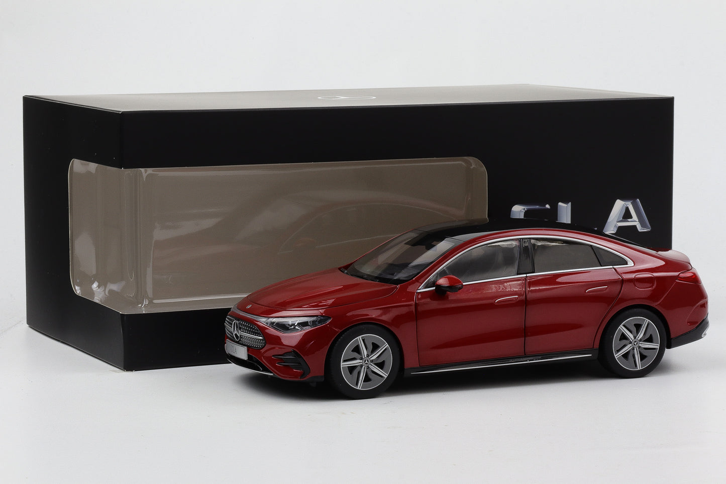 1:18 NZG Mercedes Benz CLA 2025 Modell C174 4-door patagonienrot Dealer