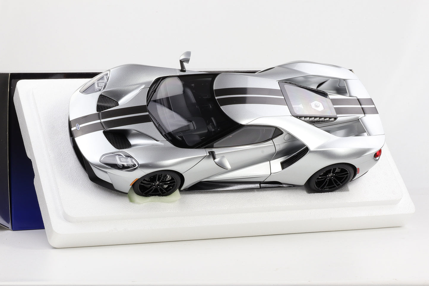 1:12 AUTOart Ford GT 2017 Ingot Silver with Black stripes 12108