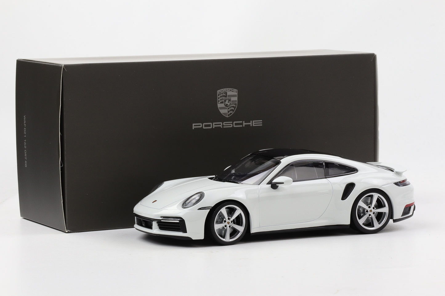 1:18 Minichamps Porsche 911 992 Turbo S Coupe weiss 2024 WAP Dealer