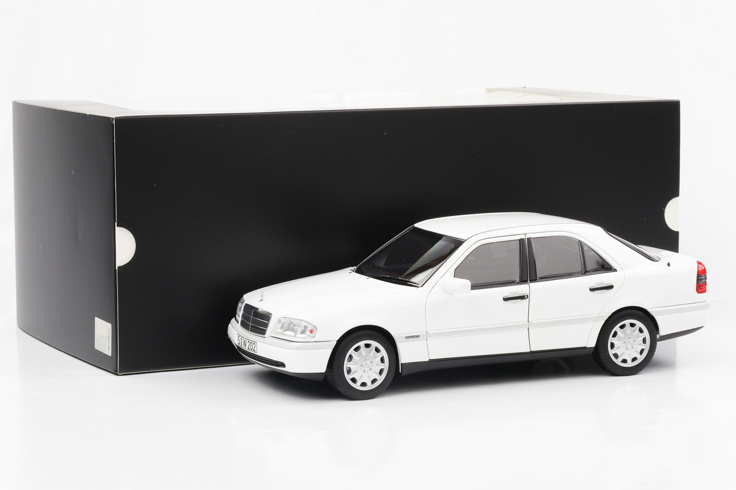 1:18 Mercedes-Benz C 200 W202 Limousine 1996 polarweiss Norev Dealer limited