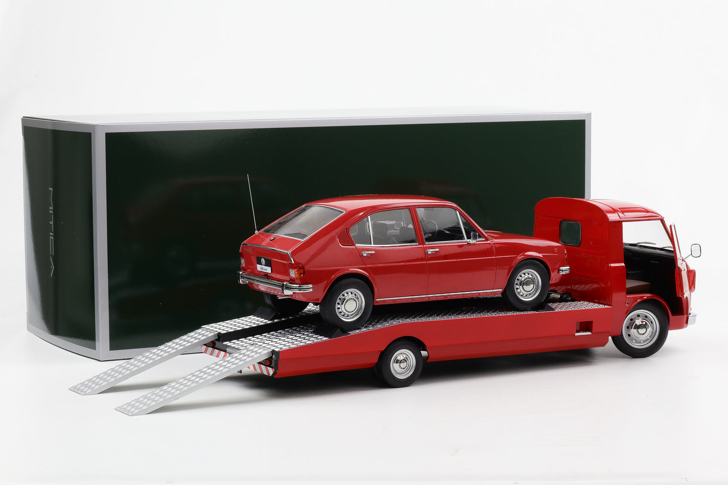 1:18 Mitica Alfa Romeo A12 F12 Car Hauler Transporter LKW 1967 rot