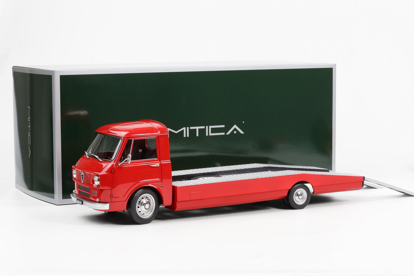 1:18 Mitica Alfa Romeo A12 F12 Car Hauler Transporter LKW 1967 rot