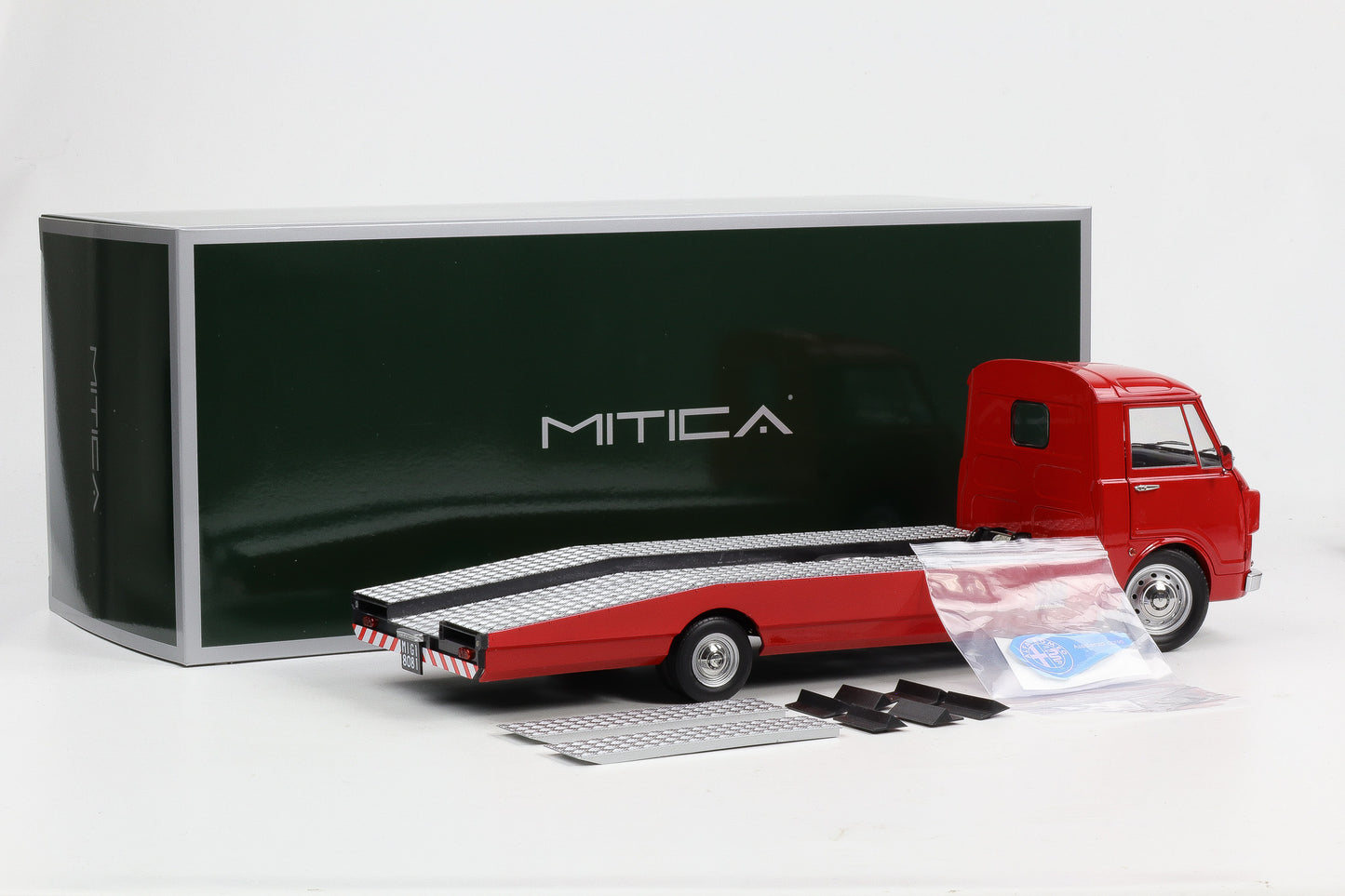 1:18 Mitica Alfa Romeo A12 F12 Car Hauler Transporter LKW 1967 rot