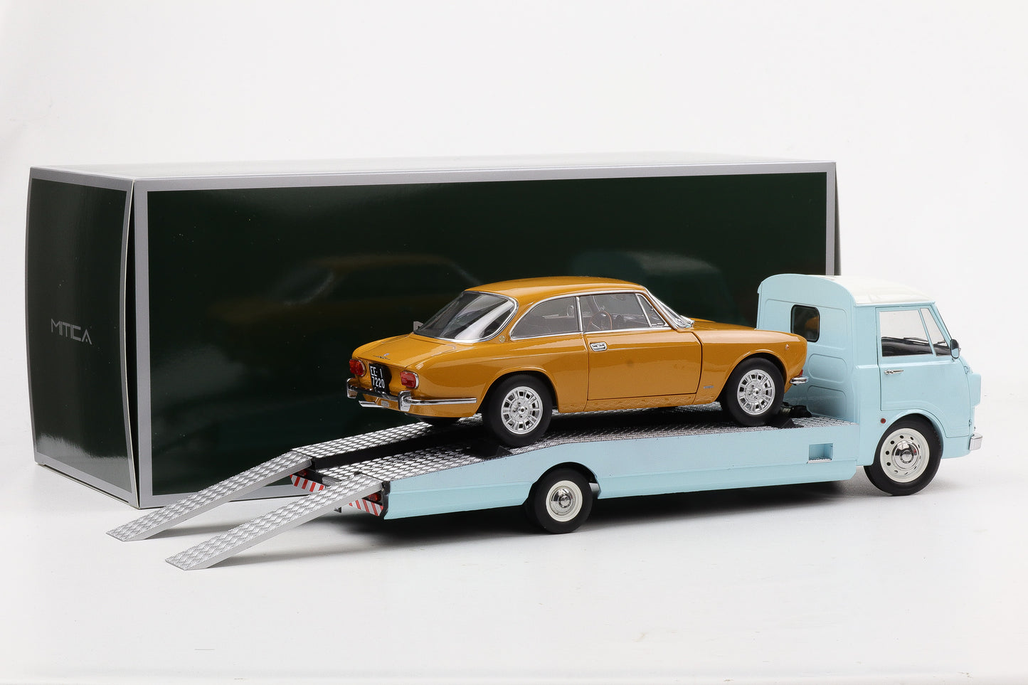 1:18 Mitica Alfa Romeo A12 F12 Car Hauler Transporter LKW 1967 hellblau