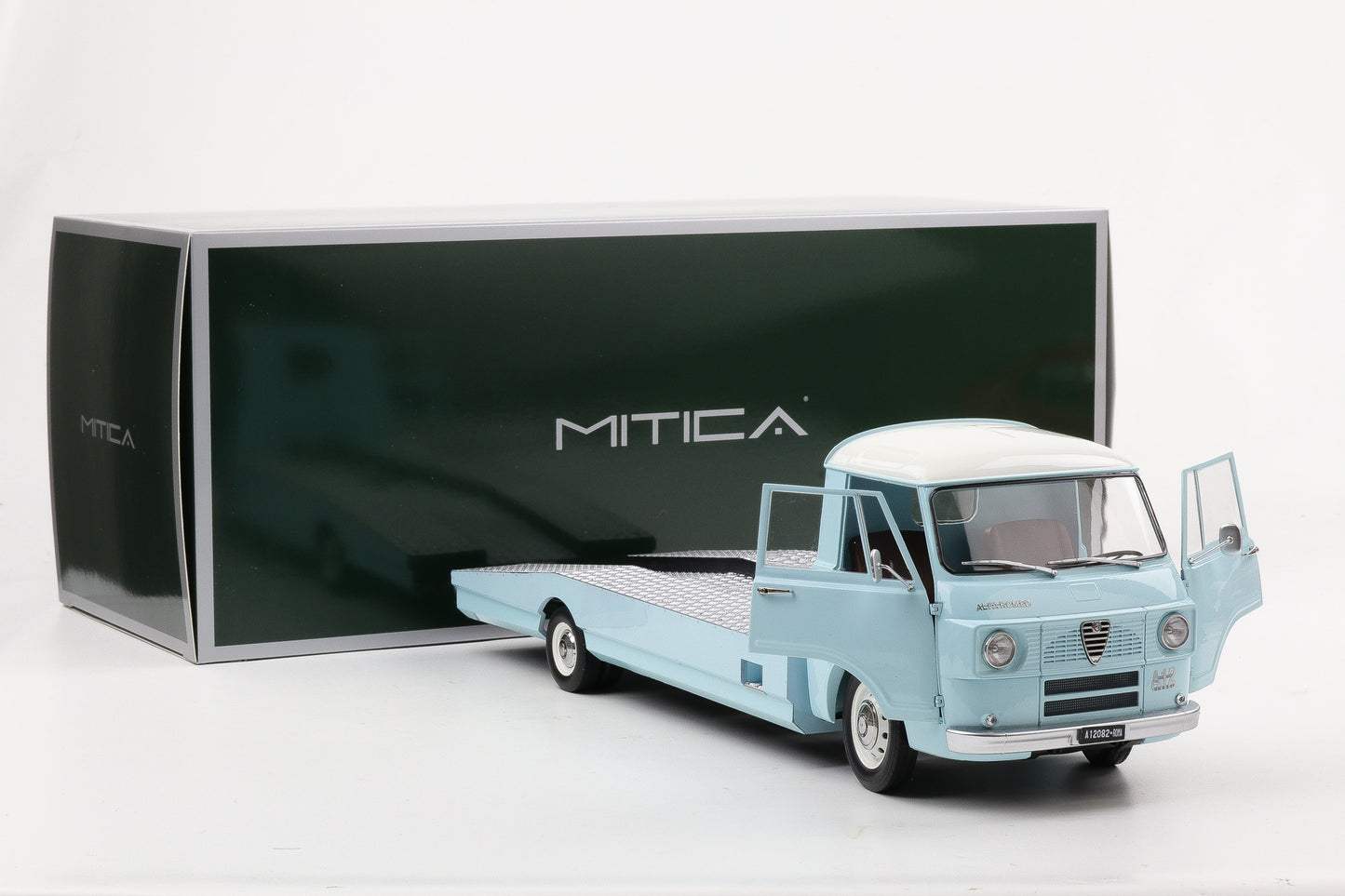 1:18 Mitica Alfa Romeo A12 F12 Car Hauler Transporter LKW 1967 hellblau