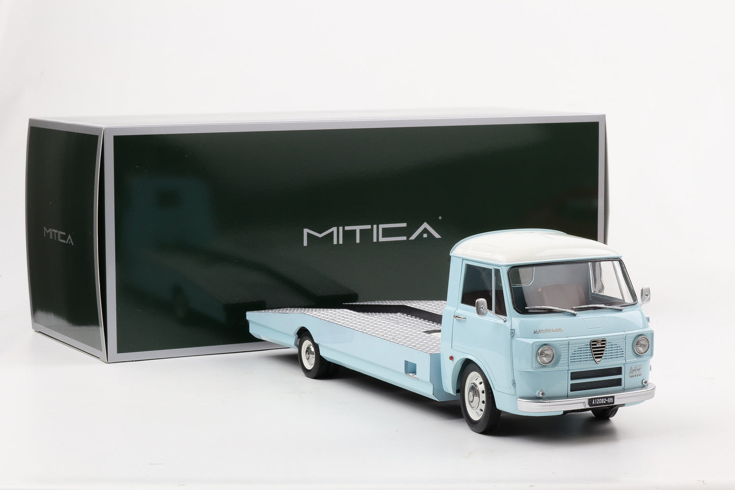1:18 Mitica Alfa Romeo A12 F12 Car Hauler Transporter LKW 1967 hellblau