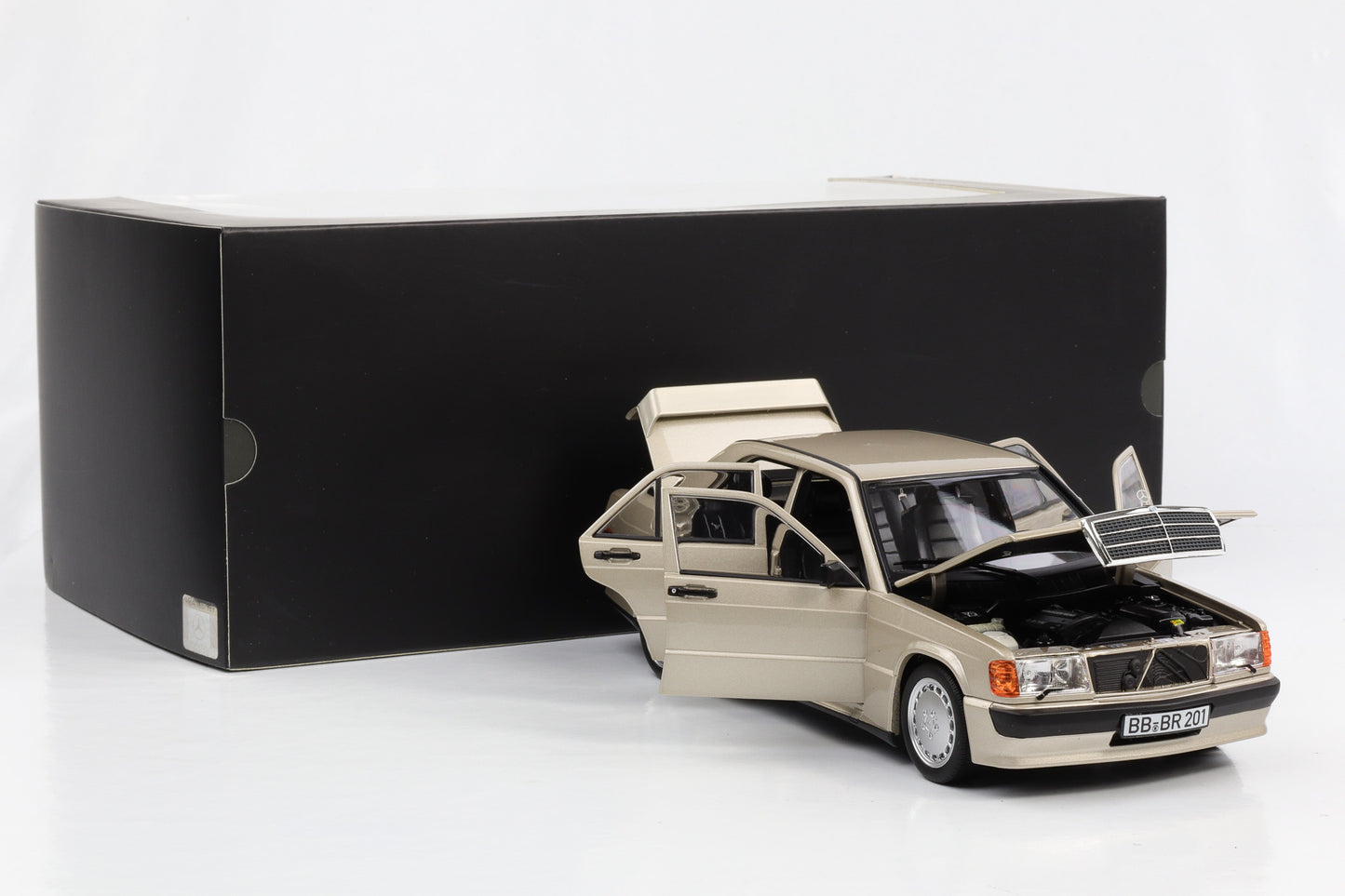 1:18 Norev Mercedes-Benz 190E W201 2.3-16V Rauchsilber Dealer B66040664