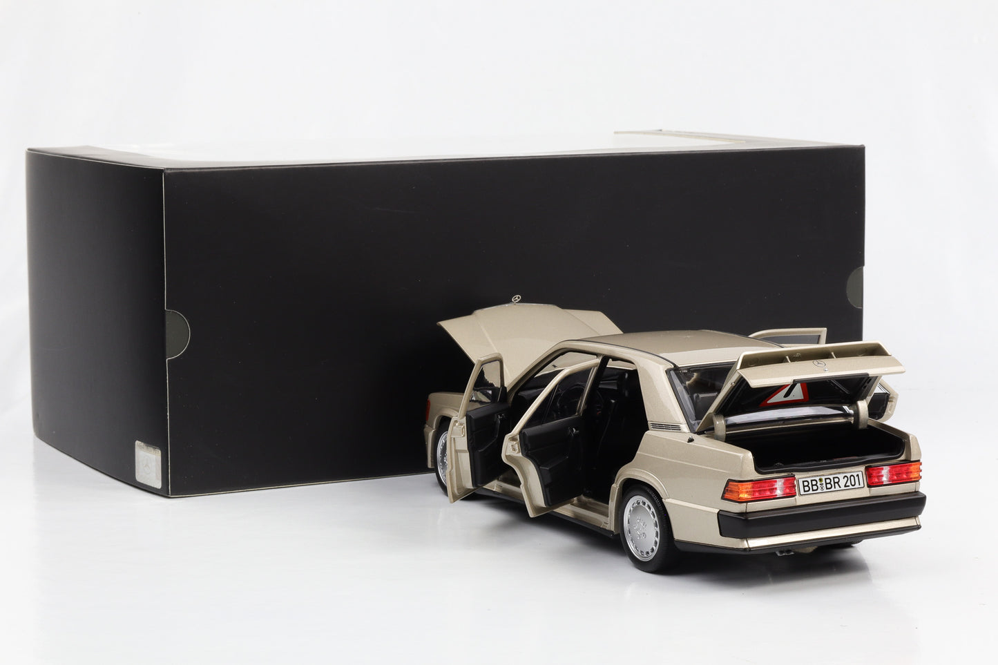 1:18 Mercedes-Benz 190E W201 2.3-16V Rauchsilber Norev Dealer B66040664