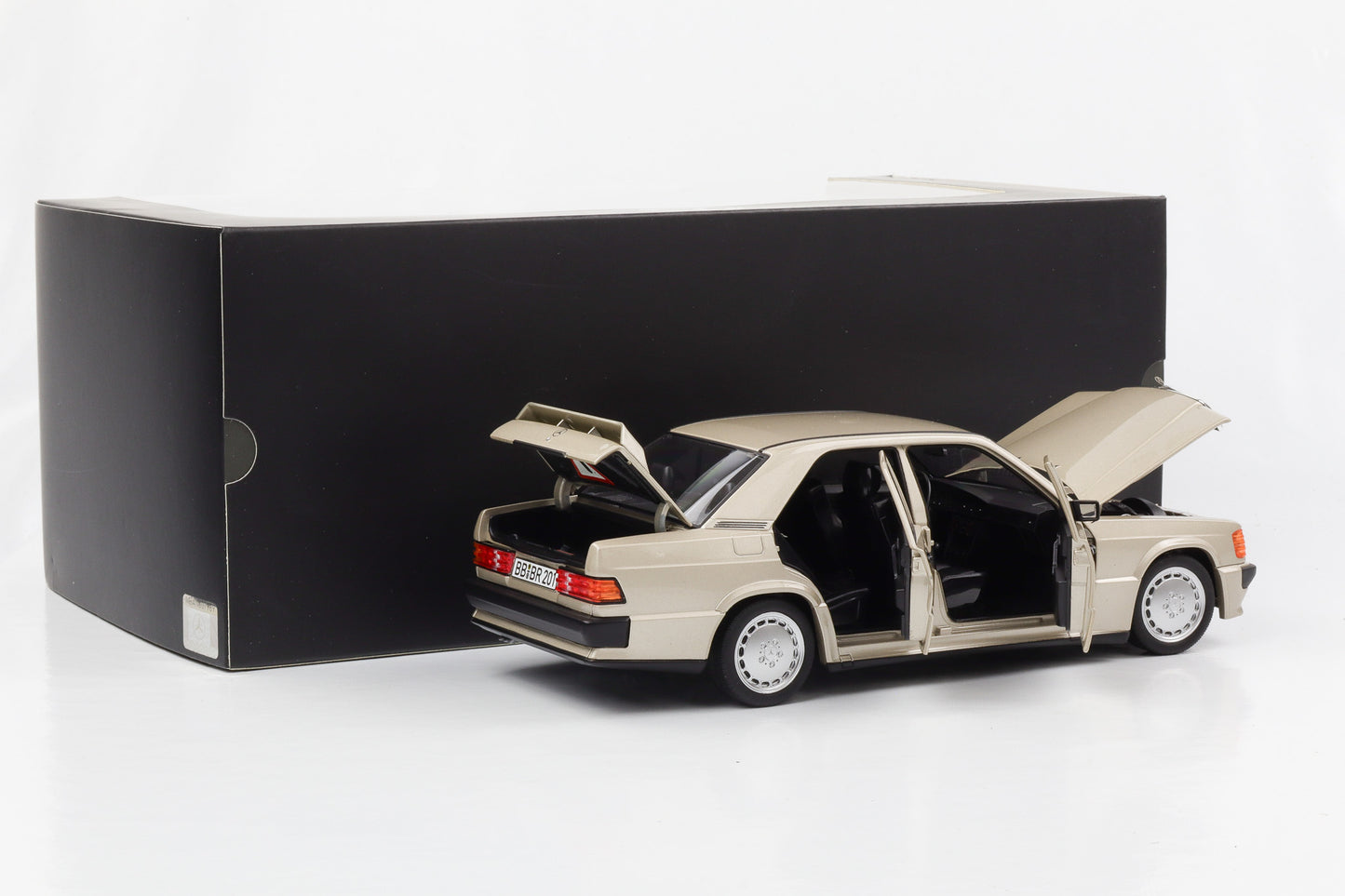 1:18 Mercedes-Benz 190E W201 2.3-16V Rauchsilber Norev Dealer B66040664