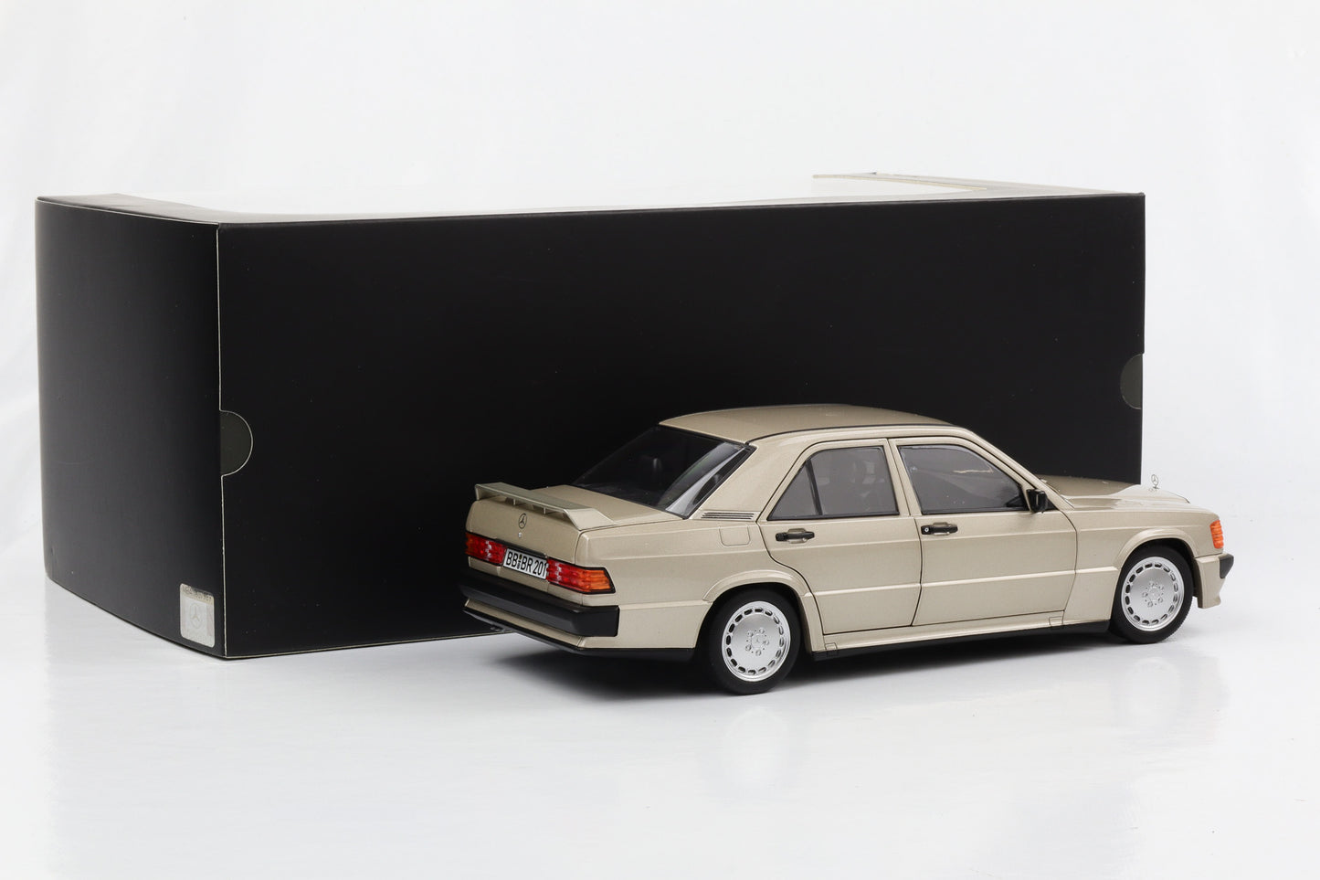 1:18 Mercedes-Benz 190E W201 2.3-16V Rauchsilber Norev Dealer B66040664