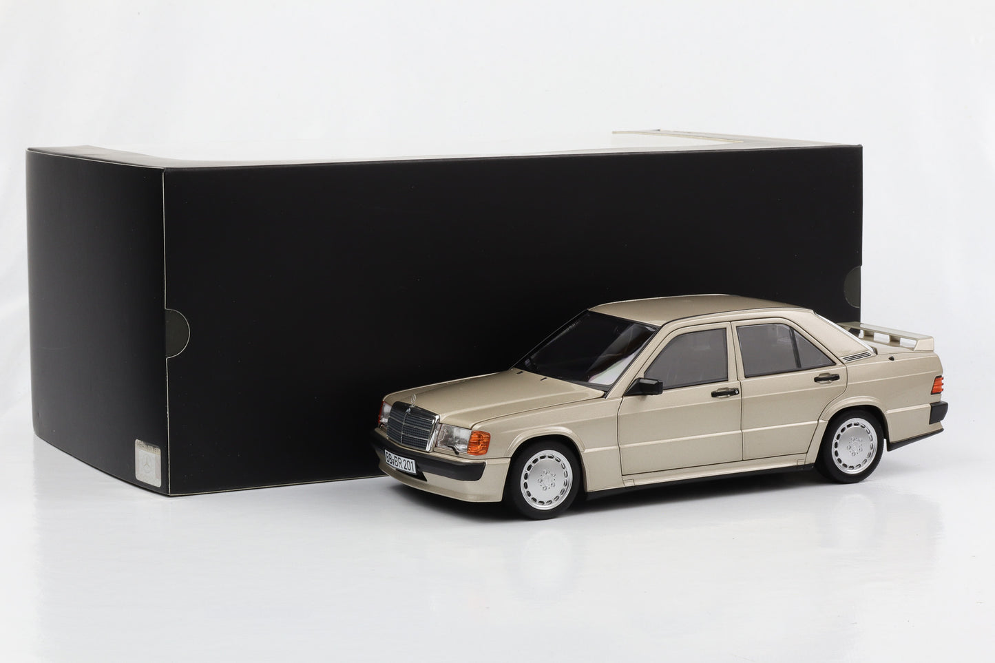 1:18 Mercedes-Benz 190E W201 2.3-16V Rauchsilber Norev Dealer B66040664