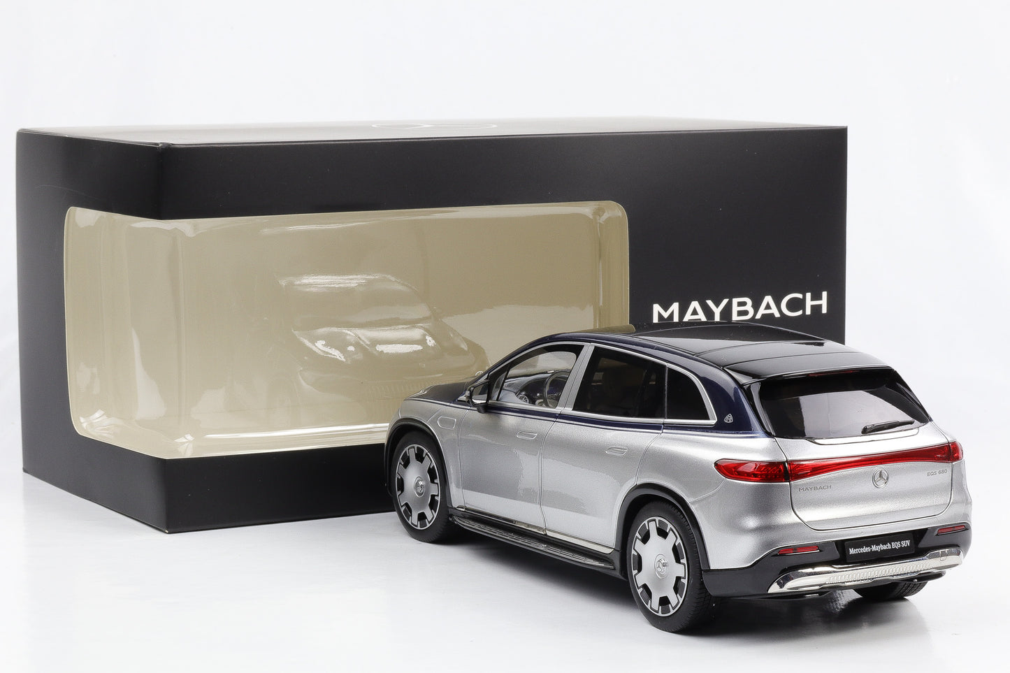 1:18 NZG Mercedes-Maybach EQS 680 (Z296) SUV 2024 silber-schwarz