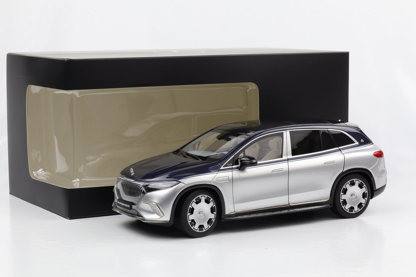 1:18 NZG Mercedes-Maybach EQS 680 (Z296) SUV 2024 silber-schwarz