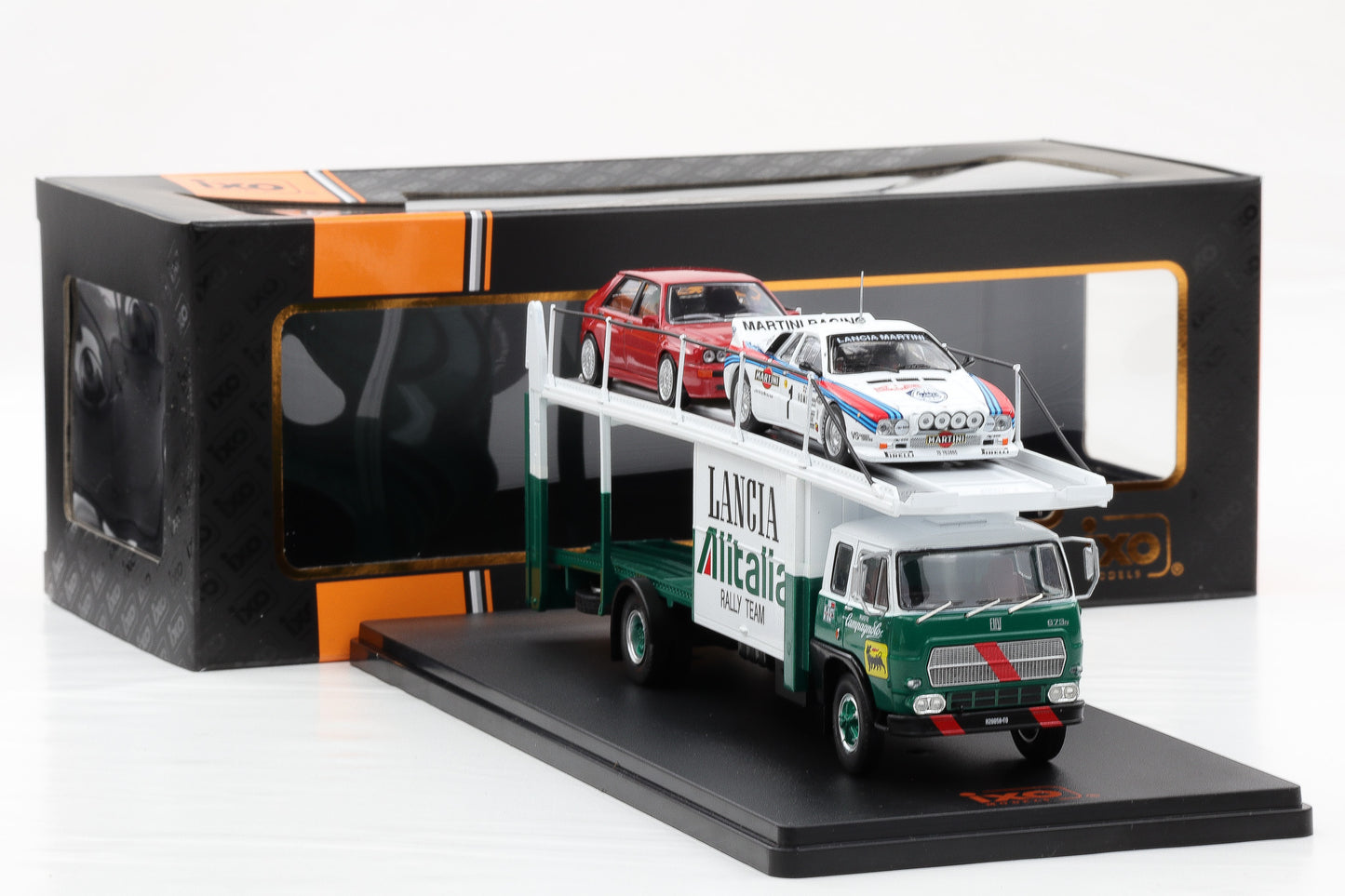 1:43 IXO Fiat 673 Racing Auto-Transporter Lancia AIitalia Rally Team IXOTRU038