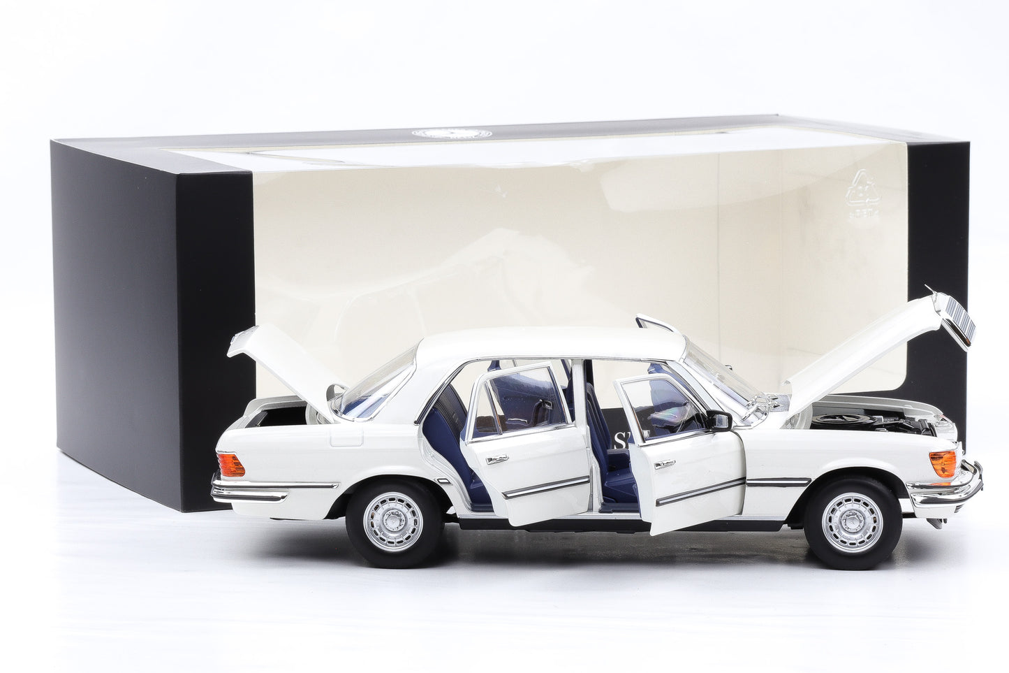 1:18 Norev Mercedes-Benz 350 SEL W116 1973/80 weiss full opening Dealer Edition