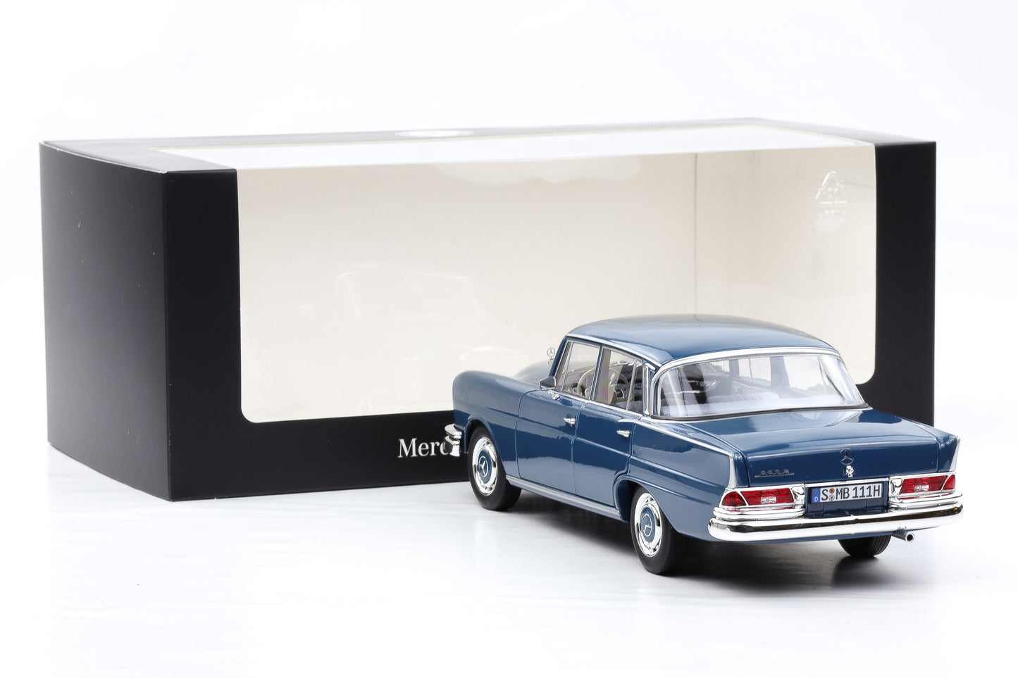 1:18 Norev Mercedes-Benz 220S W111 blau full opening Dealer Edition