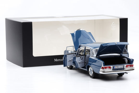 1:18 Norev Mercedes-Benz 220S W111 blau full opening Dealer + Vitrine