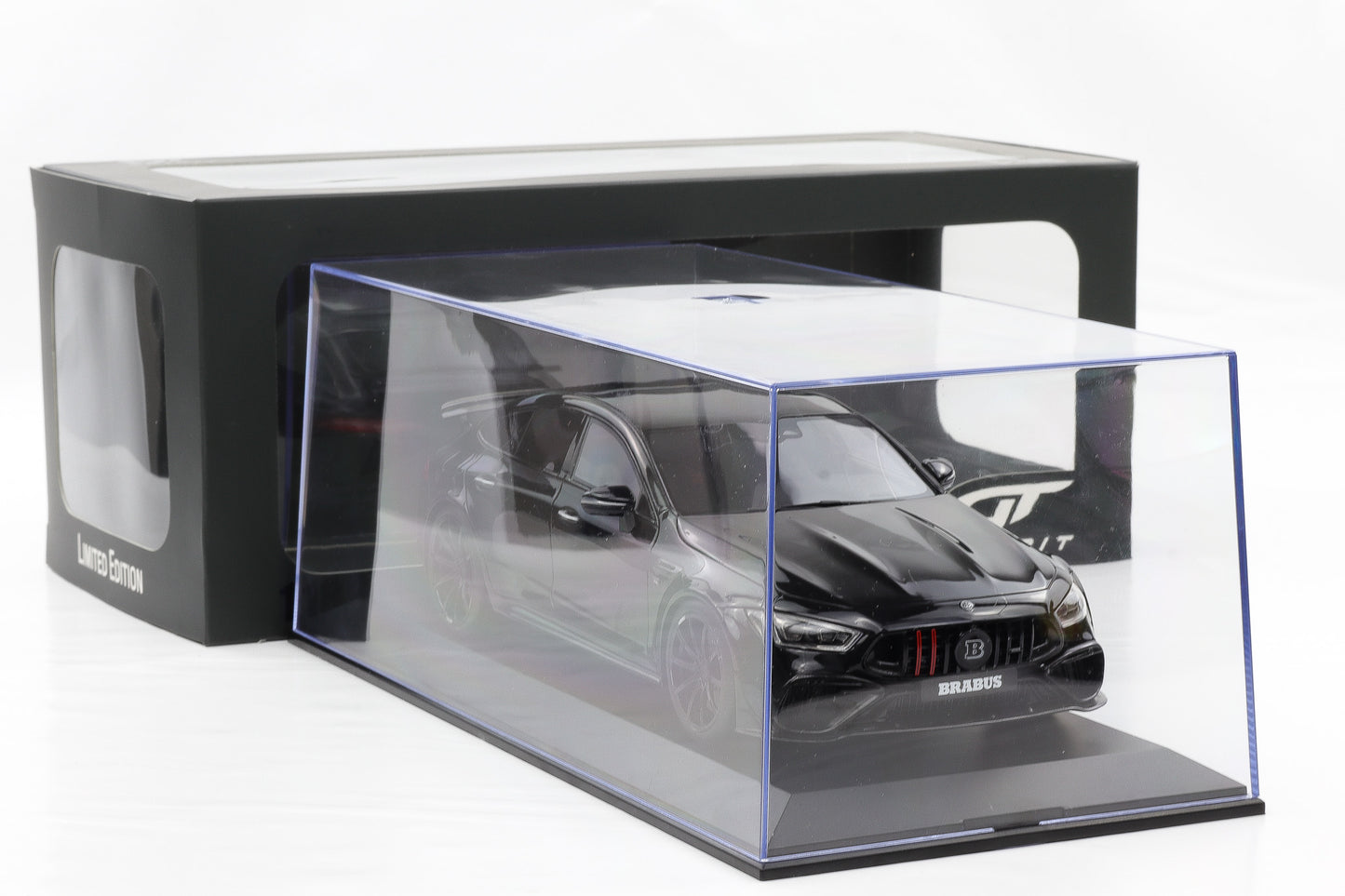 1:18 GT Spirit Mercedes-Benz Brabus 930 Obsidian black mit Vitrine