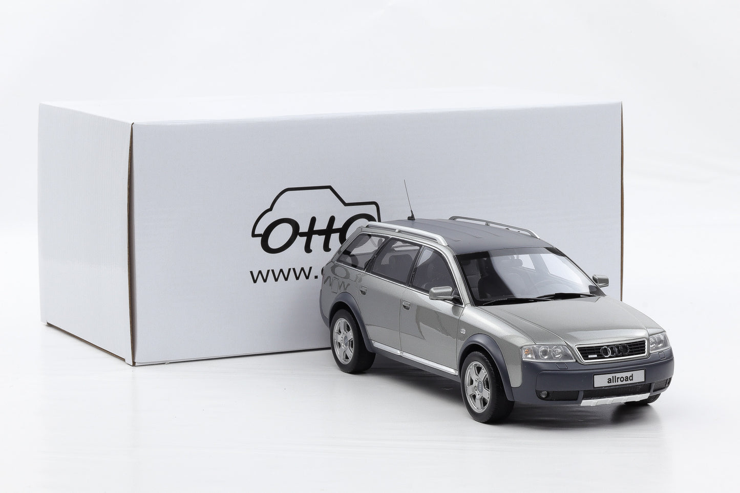 1:18 Ottomobile Audi A6 C5 Allroad quattro Avant atlasgrau 2000 mit Vitrine