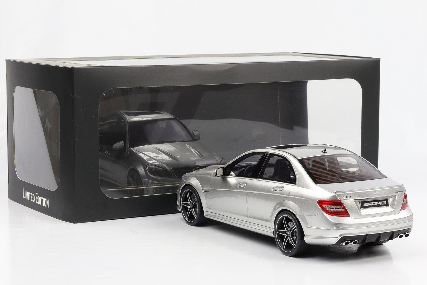 1:18 Mercedes-Benz C63 AMG W204 Iridium silver 2007 GT Spirit GT462
