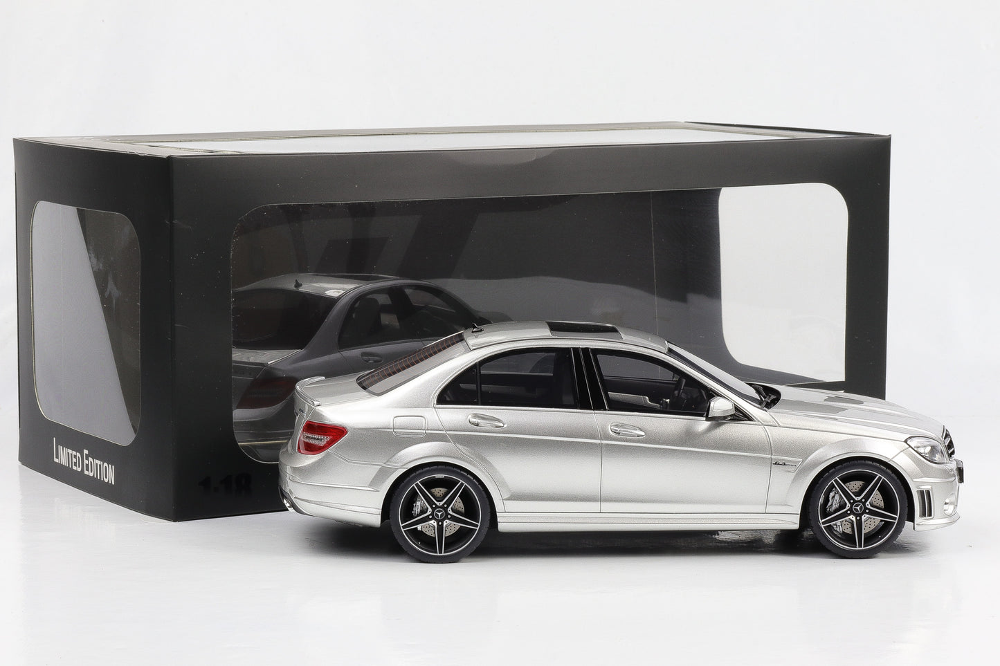 1:18 Mercedes-Benz C63 AMG W204 Iridium silver 2007 GT Spirit GT462