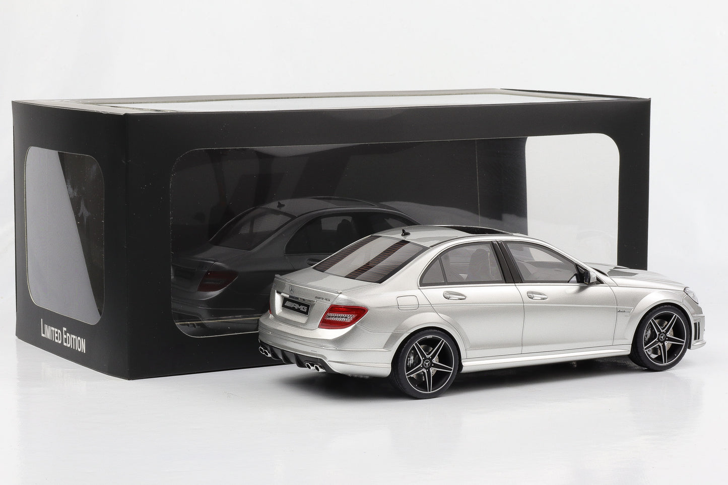 1:18 Mercedes-Benz C63 AMG W204 Iridium silver 2007 GT Spirit GT462