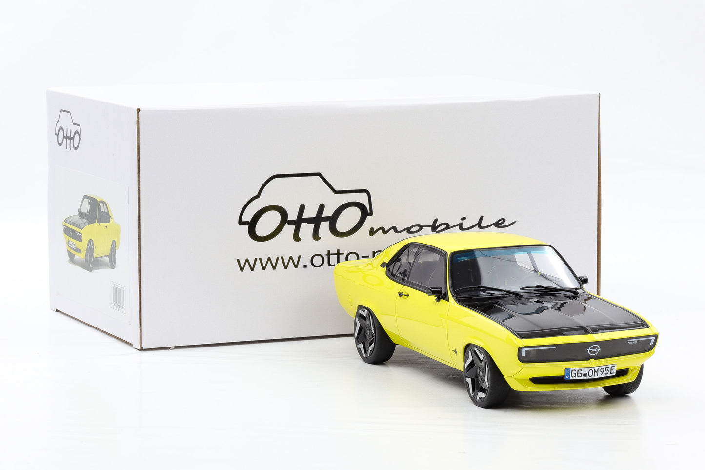 1:18 OTTOmobile Opel Manta GSE Elektromod Coupe yellow 2021 + Vitrine