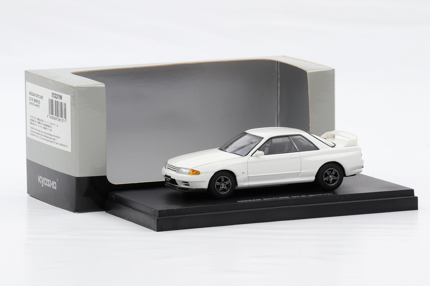 1:43 Kyosho Nissan Skyline GT-R BNR32 Chrystal white 03221W