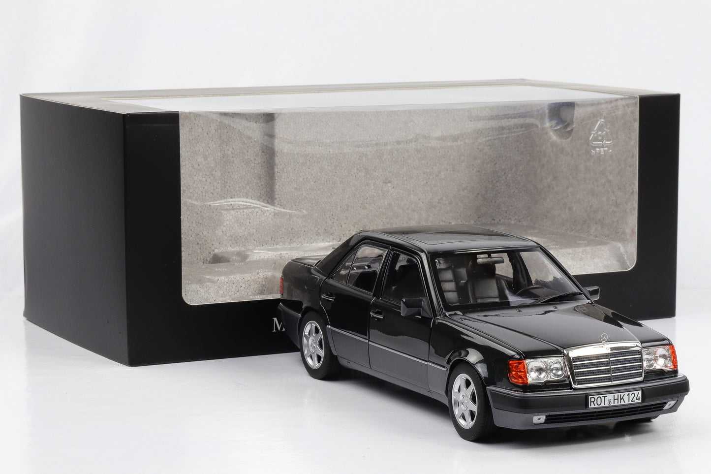 1:18 Mercedes-Benz W124 500 E 5.0 blue-black metallic Dealer limited Norev