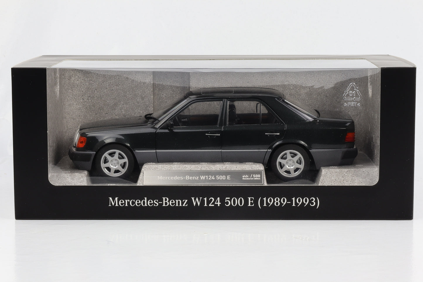 1:18 Mercedes-Benz W124 500 E 5.0 blue-black metallic Dealer limited Norev