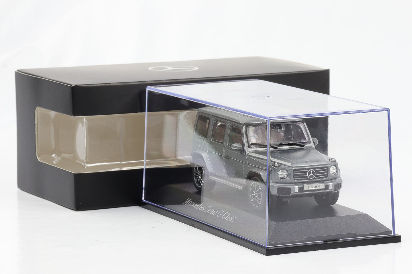 1:43 Norev Mercedes-Benz G-Klasse 500 G500 W463 Platin magno Dealer